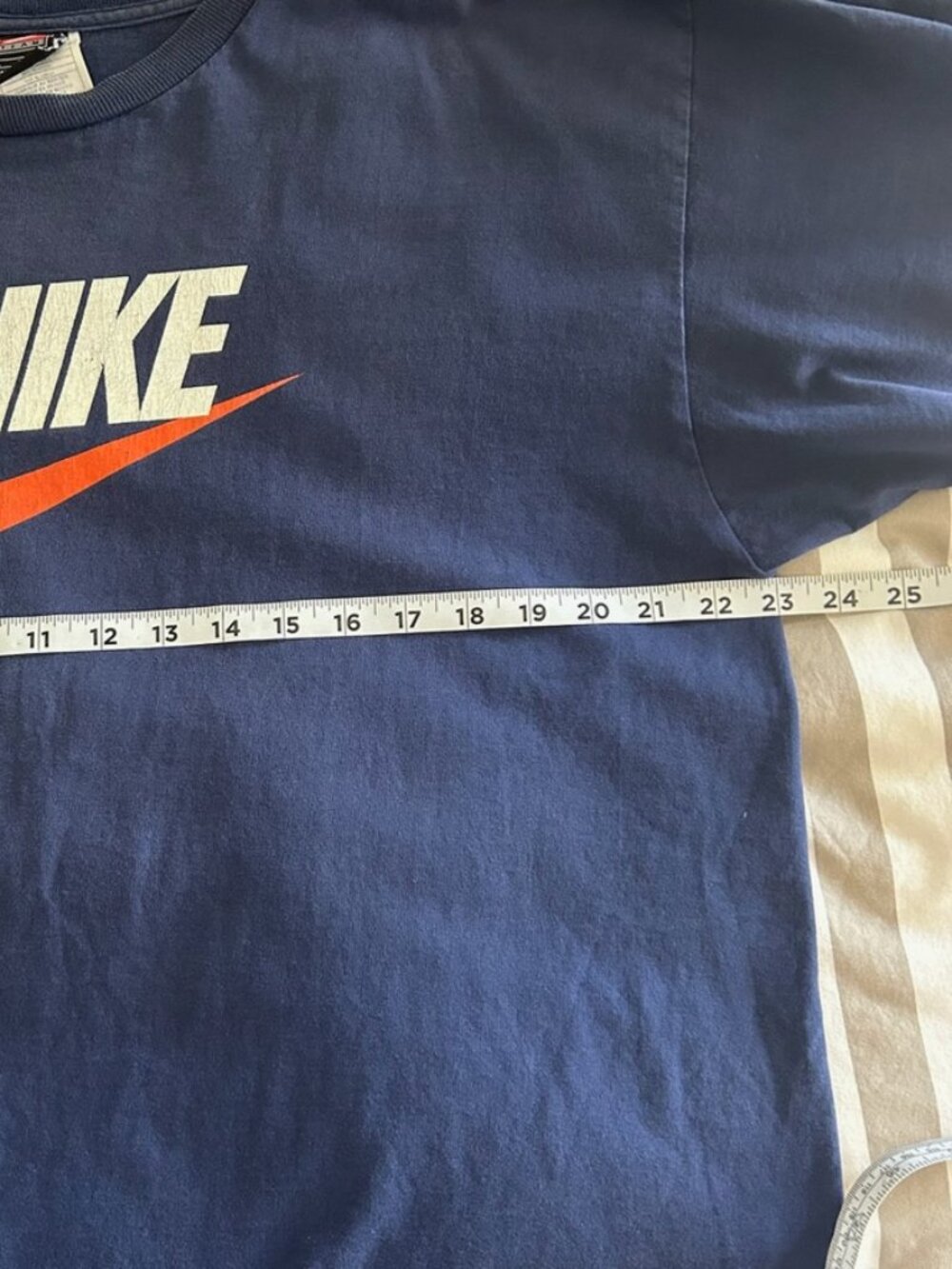 Nike 90s Vintage Orange Swoosh Logo Tee in Navy Blue 100% Cotton Size Large - Picture 4 of 5
